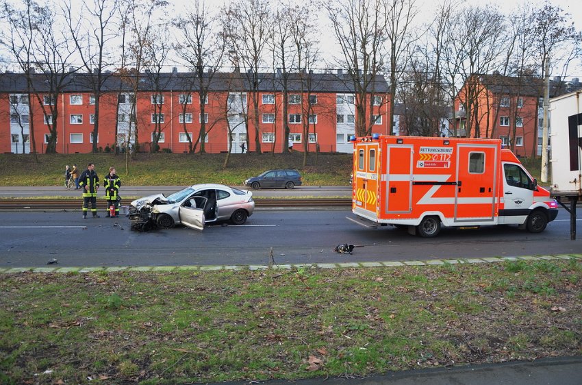 VU PKW Baum Koeln Muelheim Pfaelzischer Ring P012.JPG